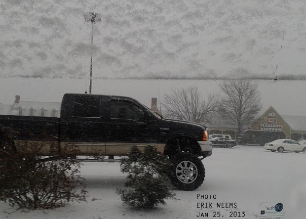 Snow at the Ace Hardware in Chesterfield